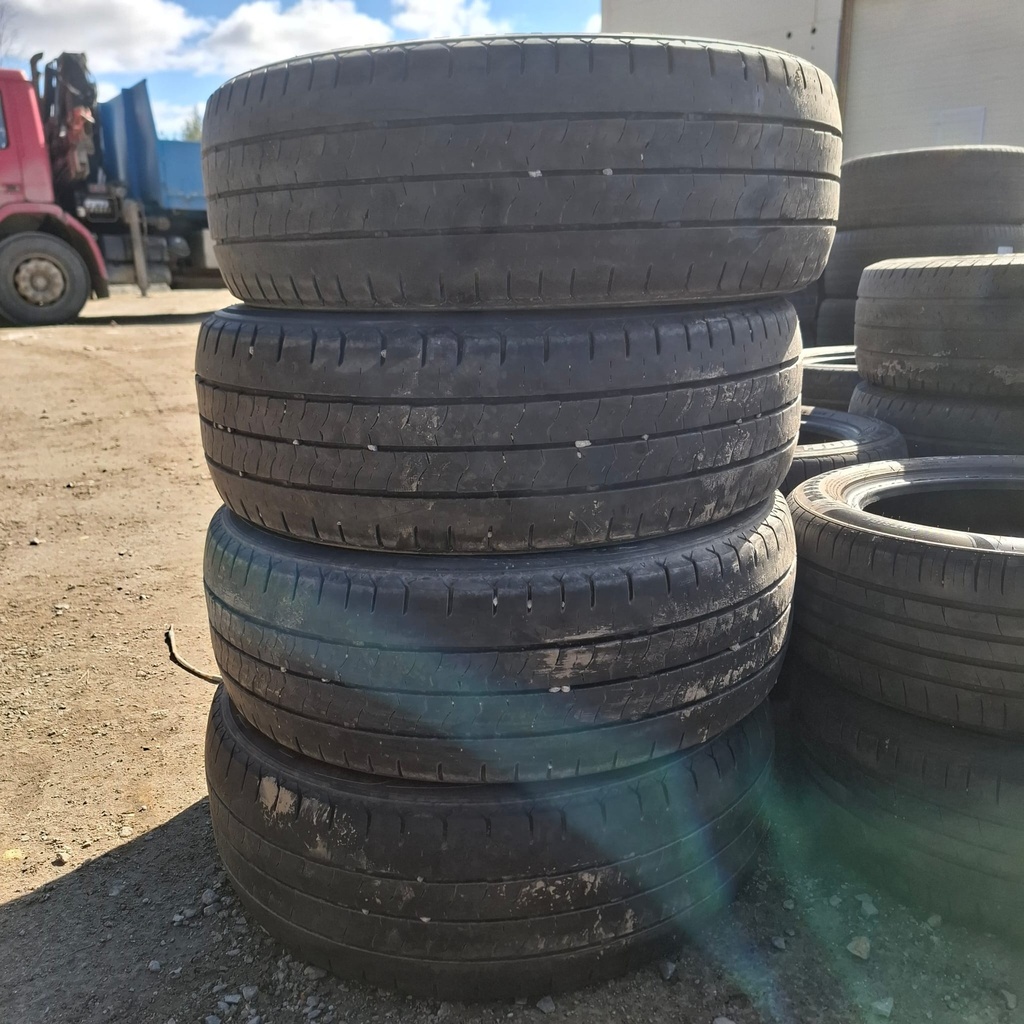 215/60R17C 104/102T Kumho Portran KC53 Käytetty kesärengas 5,5-7mm DOT-19