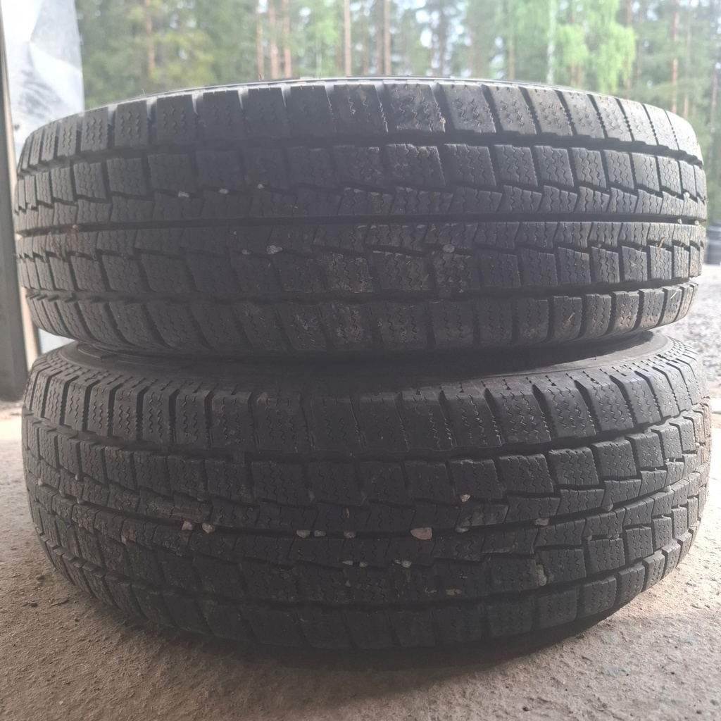 195/80R14C 106/104Q Hankook Winter RW06 Käytetty kitkarengas 5-5,5mm DOT-15
