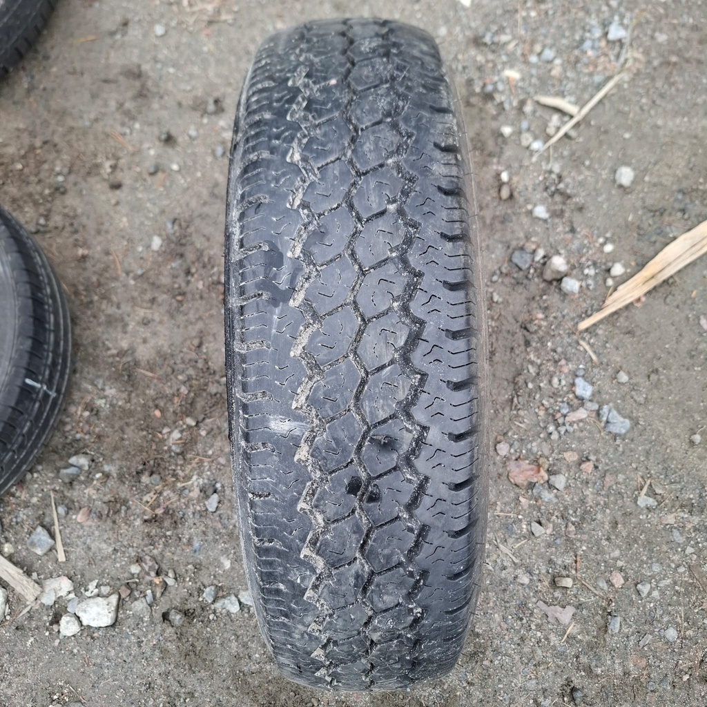 185/80R14C 102/100P Roadstone Radial SV-820 Käytetty kesärengas 8mm DOT-00
