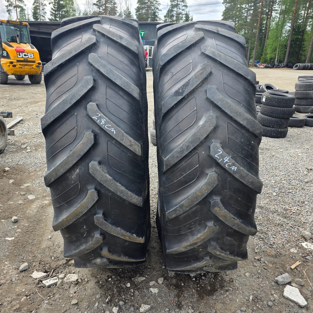520/85R38 (20.8R38) 153A8/150B TAURUS POINT 8  Käytetty rengas DOT-07  28mm ja 24mm (Kuivumaa, Asennus sisärenkaalla)