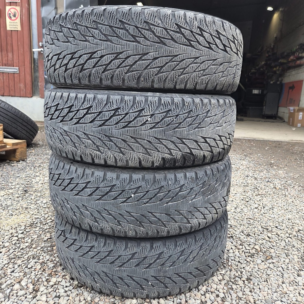 195/65R15 95R XL Nokian Hakkapeliitta R2 Käytetty kitkarengas 4-5mm DOT-16