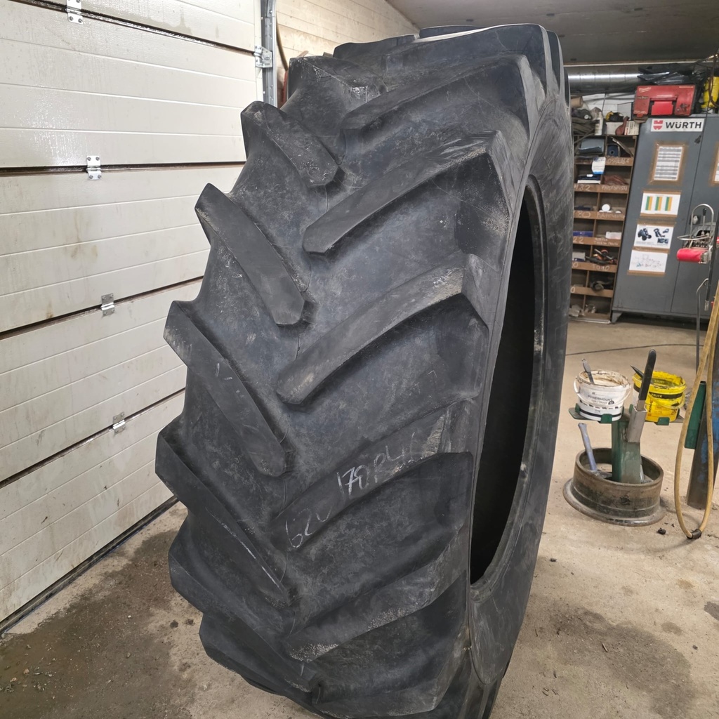 620/70R46 162A8/162B TL Michelin XM28 Käytetty rengas 30mm DOT-12 ...
